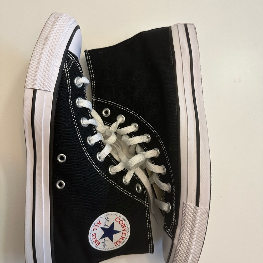 Men’s Converse (sz 8.5) - Picture 3 of 4